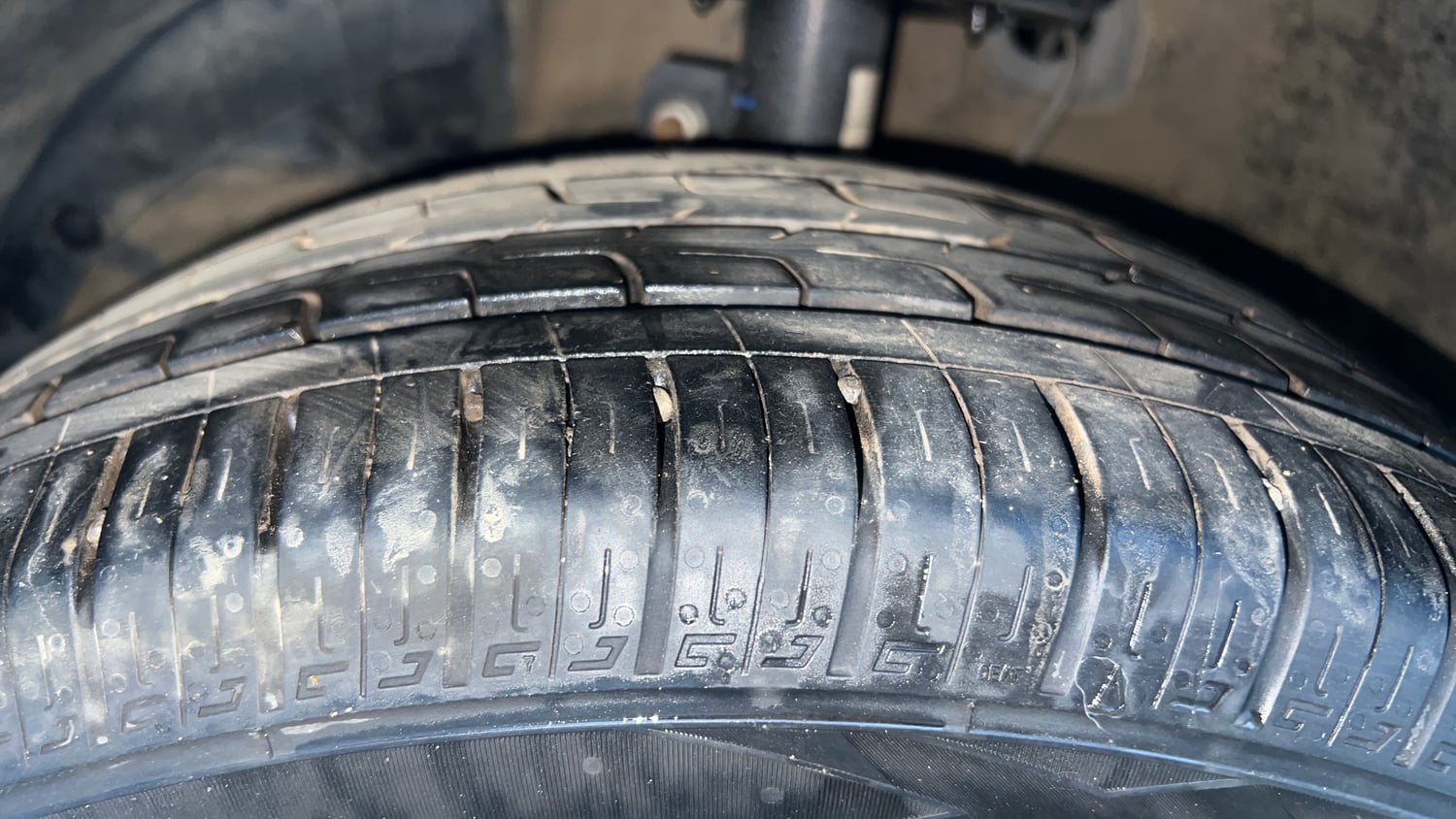 Used 2017 Maruti Suzuki Baleno Zeta 1.2 AT Petrol Automatic tyres LEFT FRONT TYRE TREAD VIEW