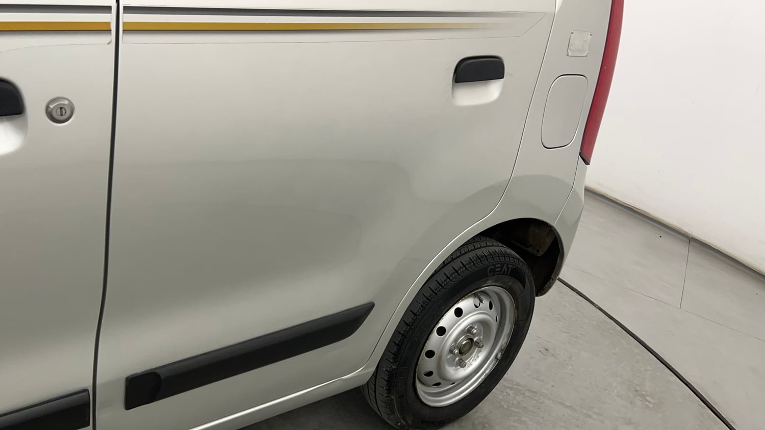 Used 2014 Maruti Suzuki Wagon R LXI CNG Cng Manual dents MINOR DENT