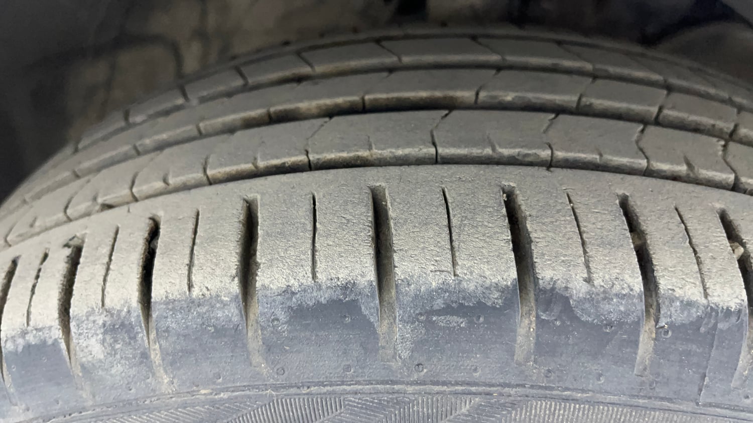Used 2023 Maruti Suzuki Baleno Alpha AGS Petrol Automatic tyres RIGHT FRONT TYRE TREAD VIEW