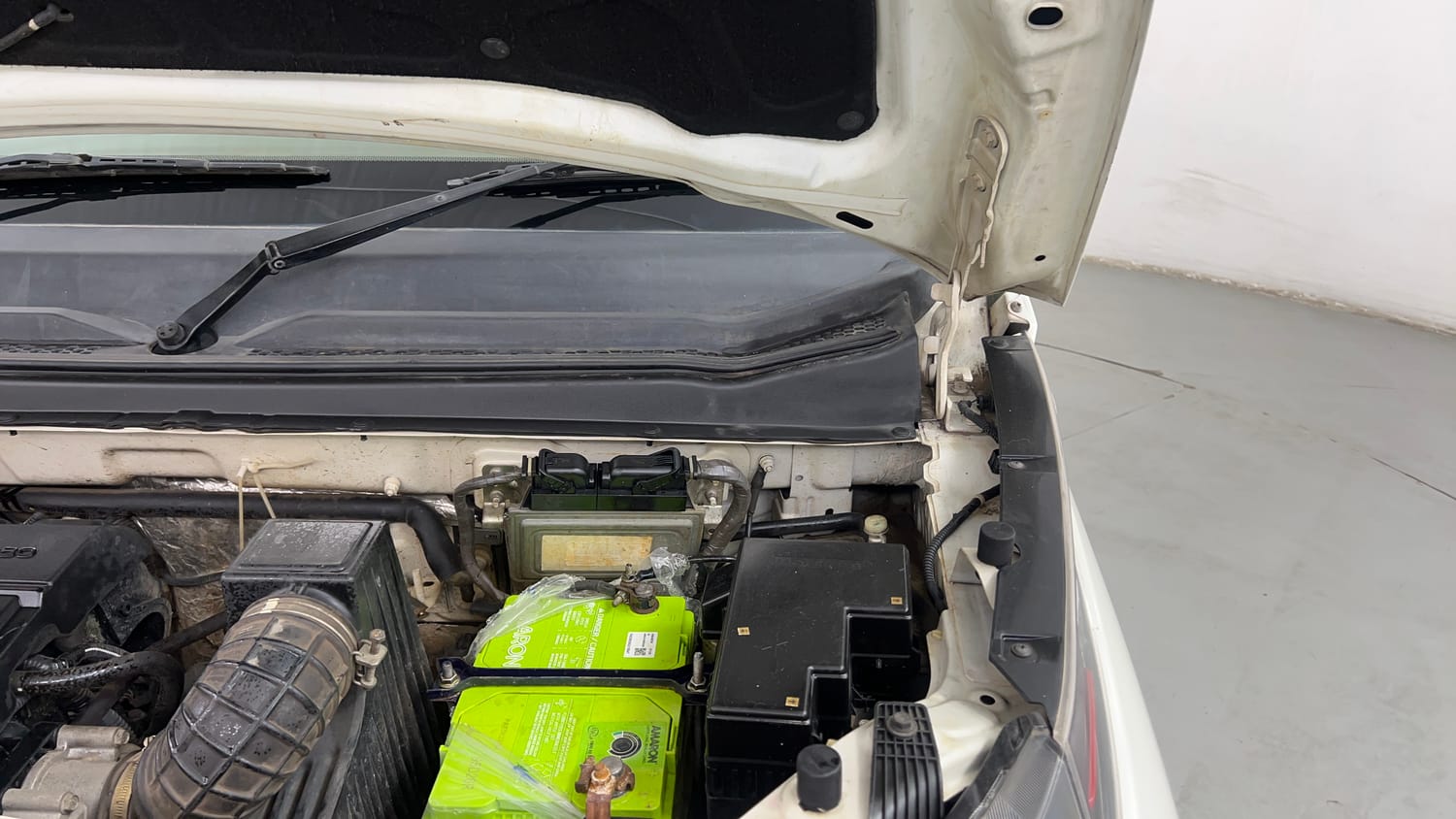 Used 2016 Mahindra KUV100 K8 6 STR Petrol Manual engine ENGINE LEFT SIDE HINGE & APRON VIEW