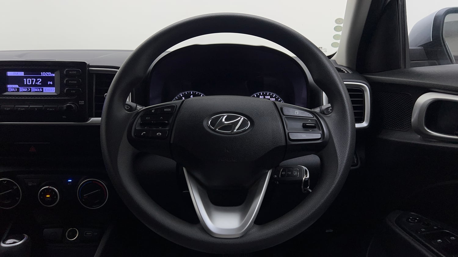 Used 2022 Hyundai Venue S (O) 1.0 Turbo DCT Petrol Automatic interior STEERING VIEW