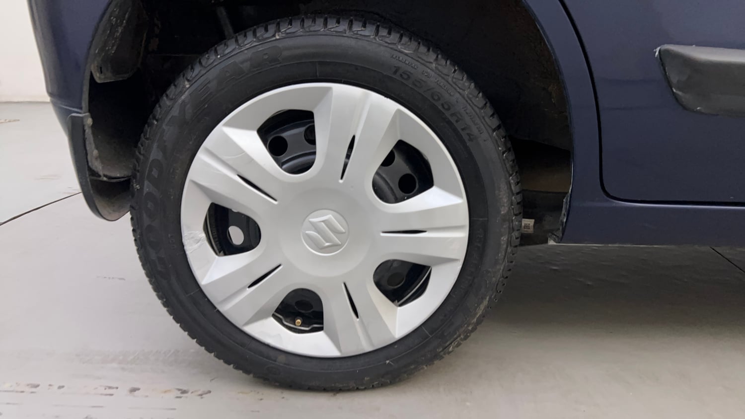 Used 2017 Maruti Suzuki Wagon R 1.0 VXI AMT Petrol Automatic tyres RIGHT REAR TYRE RIM VIEW