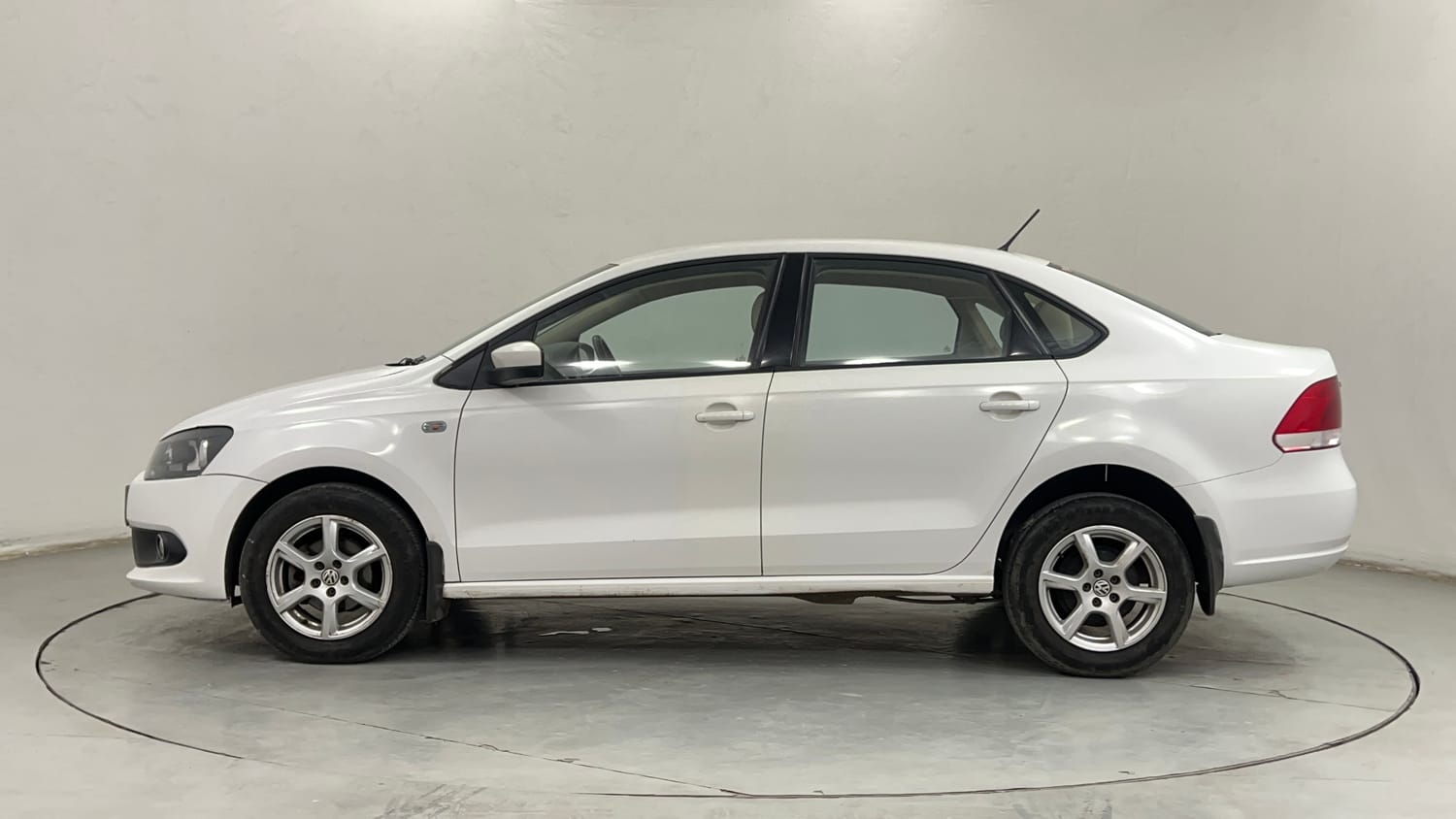 Used 2014 Volkswagen Vento Highline Petrol Petrol Manual exterior LEFT SIDE VIEW
