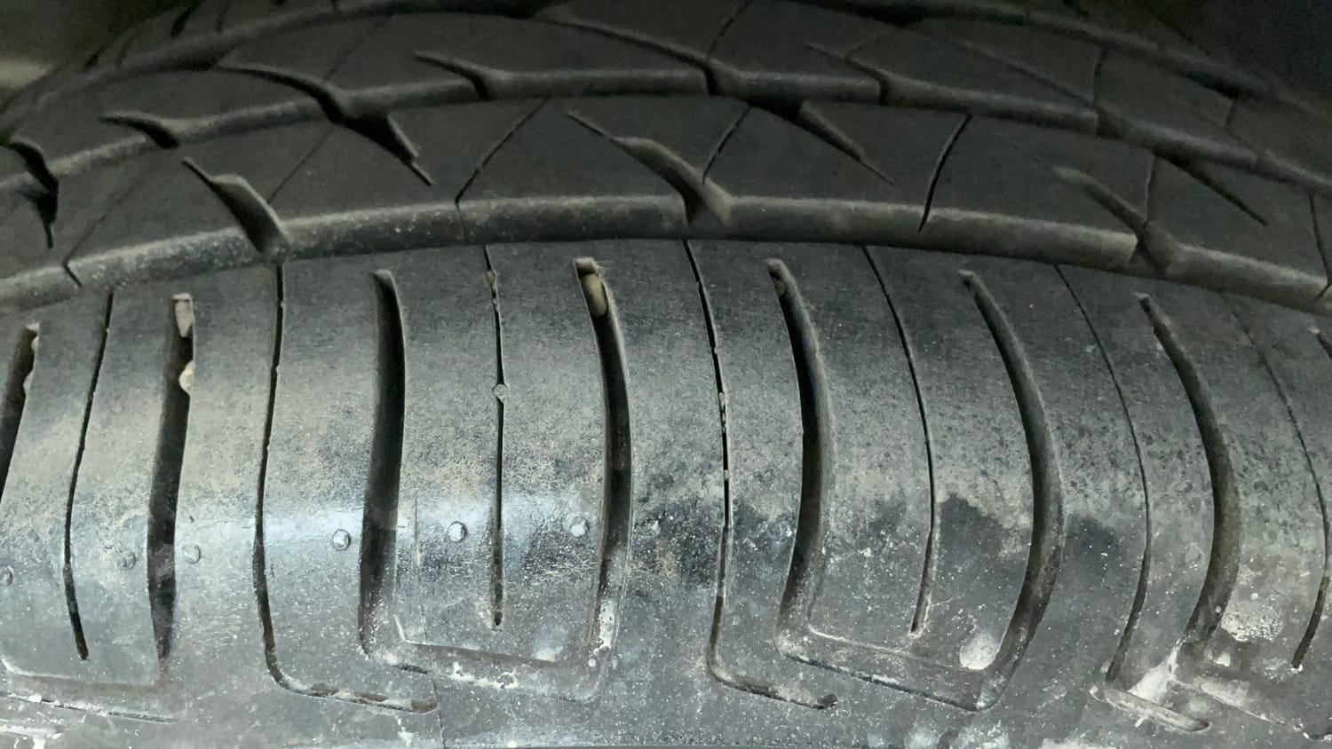 Used 2019 Maruti Suzuki Swift ZXi Plus AMT Petrol Automatic tyres RIGHT REAR TYRE TREAD VIEW