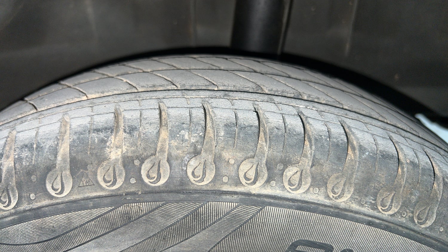 Used 2021 Renault Kwid RXT 1.0 (O) Petrol Manual tyres LEFT REAR TYRE TREAD VIEW