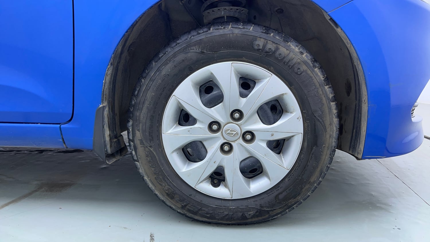 Used 2017 Hyundai Elite i20 Magna Executive 1.2 Petrol Manual tyres RIGHT FRONT TYRE RIM VIEW