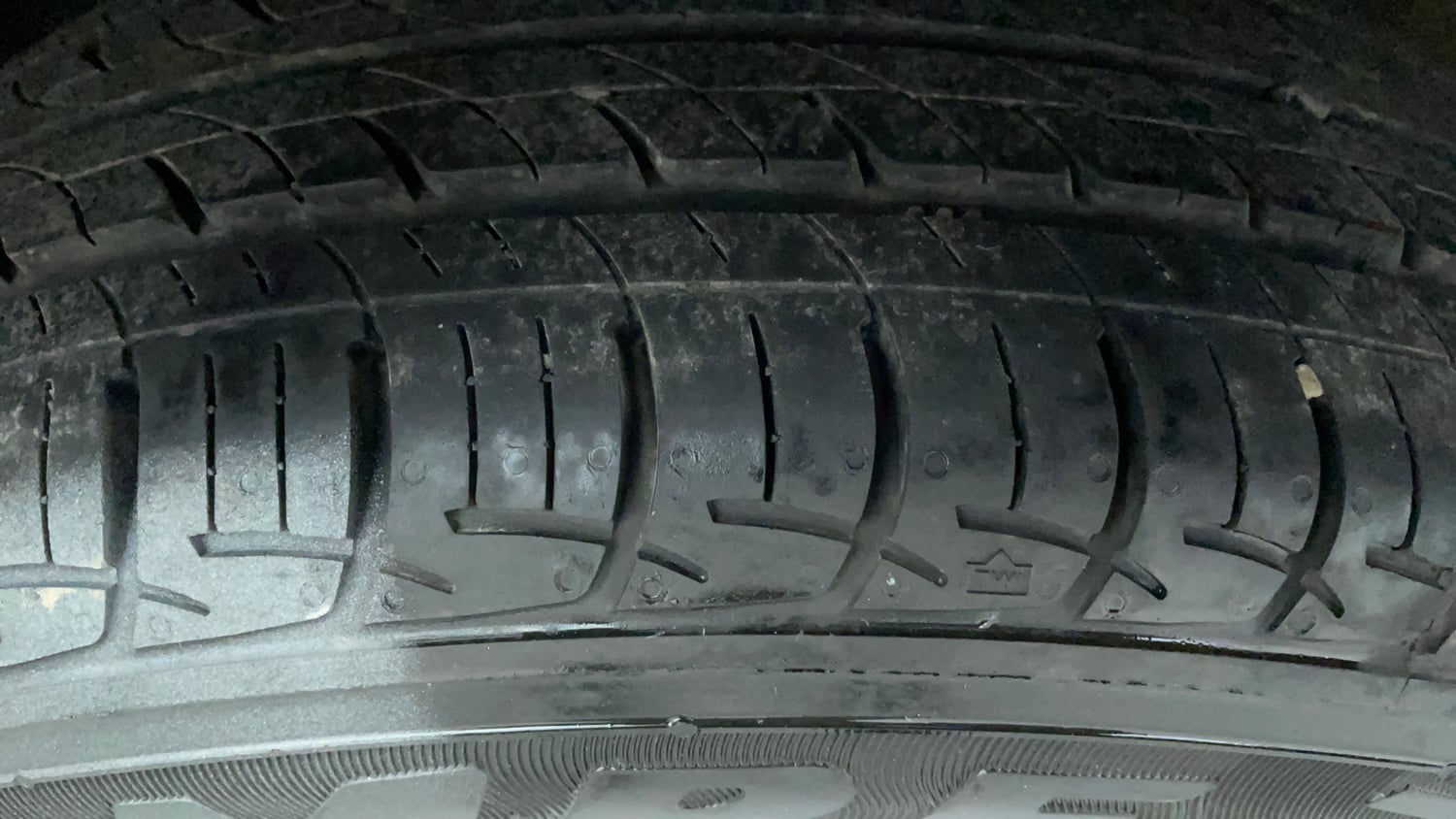 Used 2017 Maruti Suzuki Baleno Delta 1.2 Petrol Manual tyres RIGHT REAR TYRE TREAD VIEW