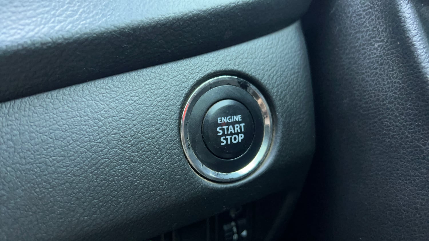 Used 2017 Maruti Suzuki Baleno Zeta 1.2 AT Petrol Automatic top_features Keyless start