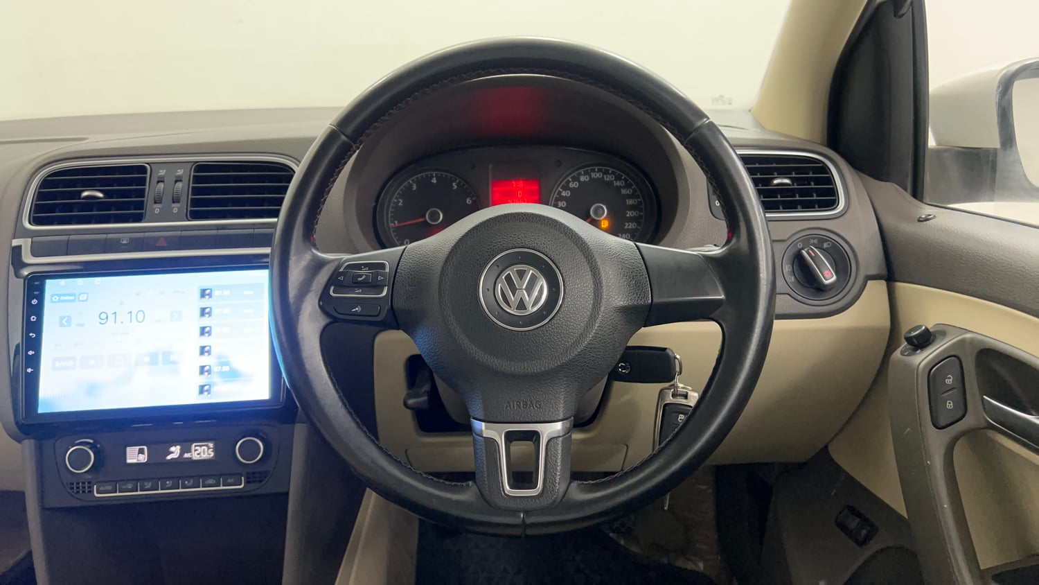 Used 2014 Volkswagen Vento Highline Petrol Petrol Manual interior STEERING VIEW