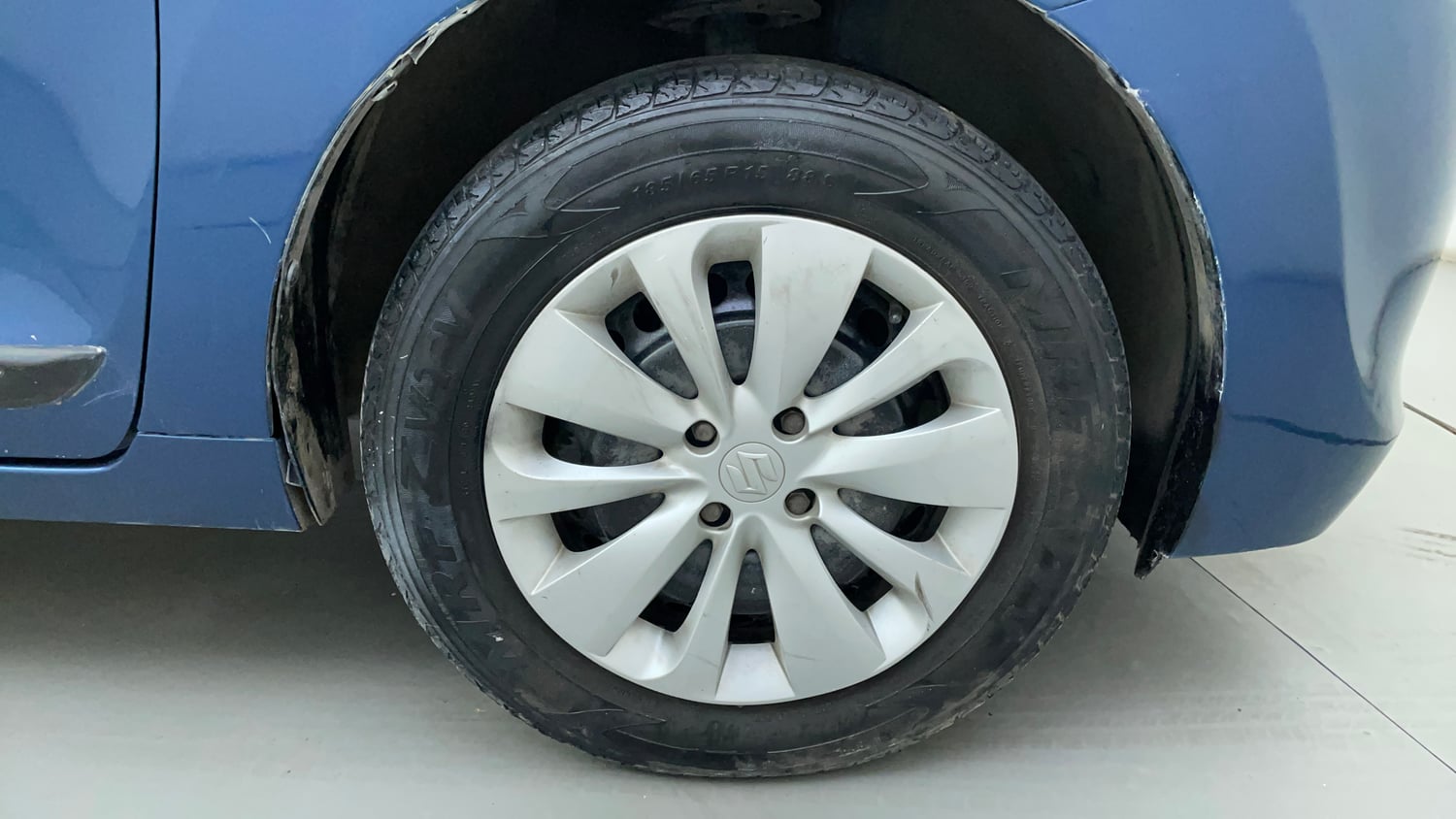 Used 2017 Maruti Suzuki Baleno Delta 1.2 Petrol Manual tyres RIGHT FRONT TYRE RIM VIEW
