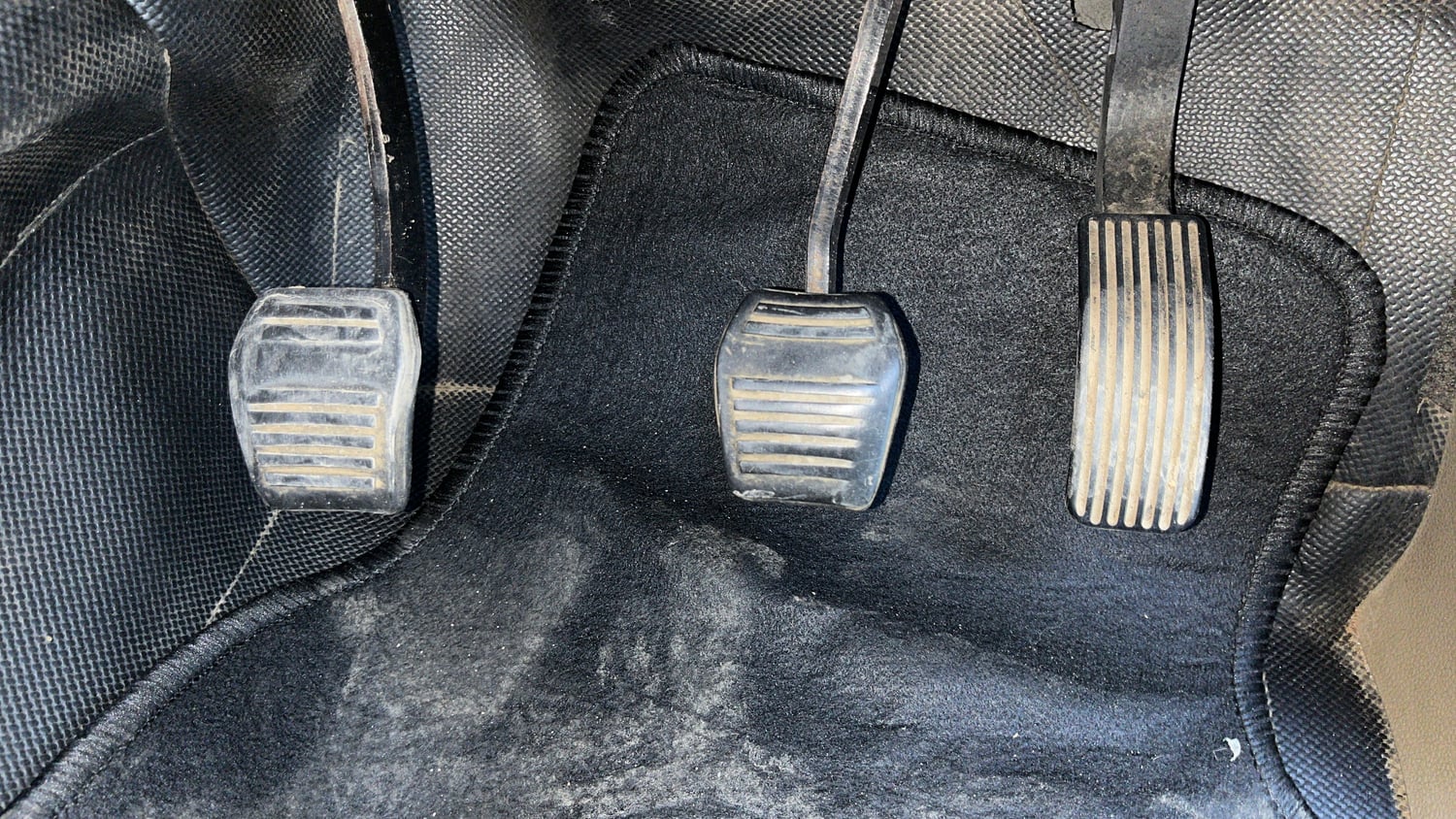 Used 2016 Mahindra TUV300 T8 Diesel Manual interior PEDALS VIEW