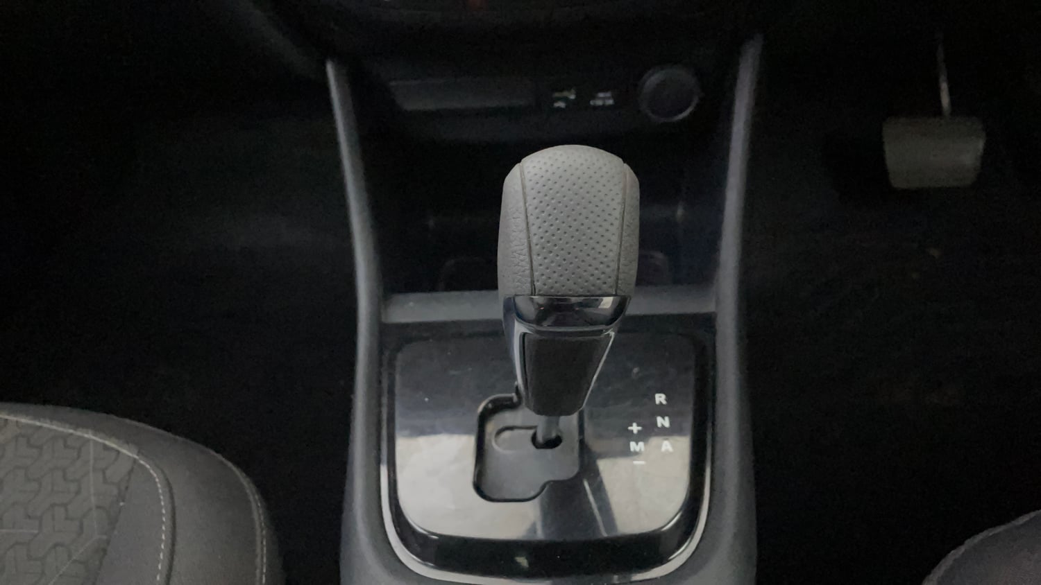 Used 2023 Tata Punch Creative Dual Tone AMT Sunroof Petrol Automatic interior GEAR  KNOB VIEW