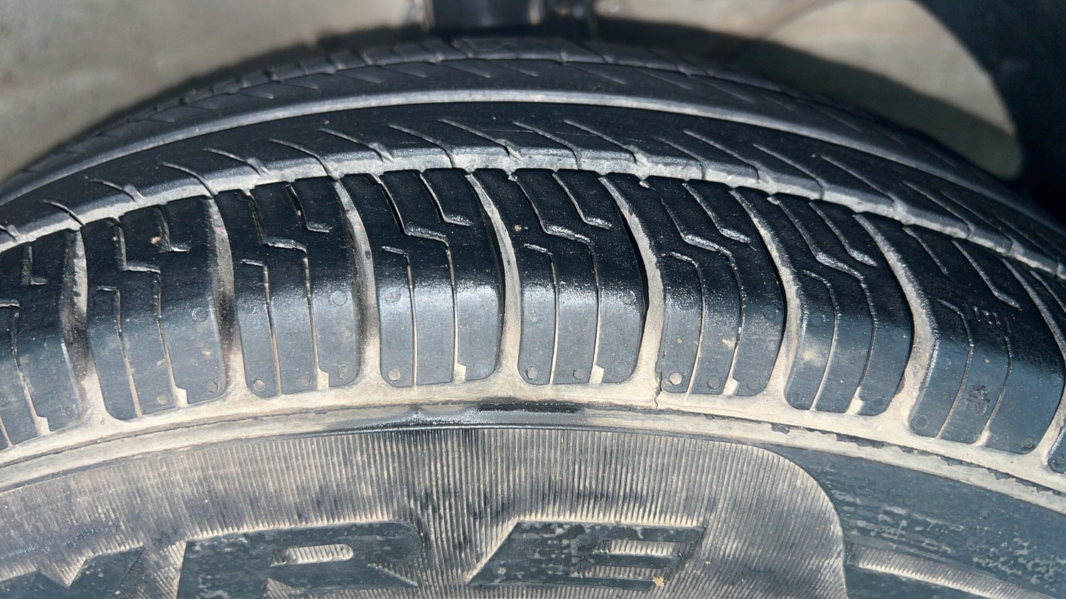 Used 2019 Maruti Suzuki Dzire VXi Petrol Manual tyres RIGHT FRONT TYRE TREAD VIEW
