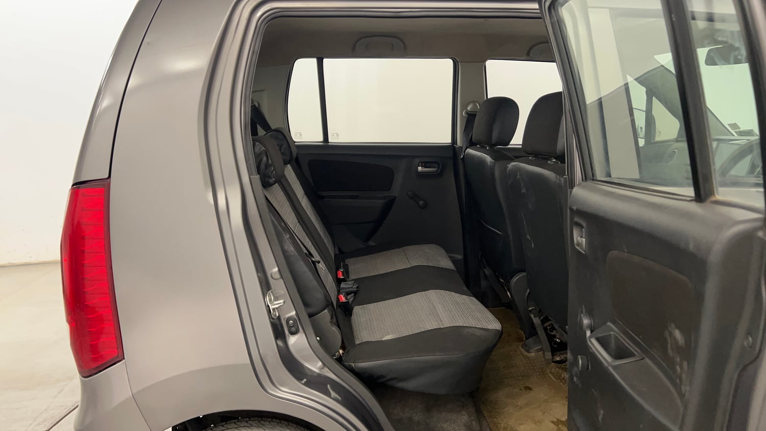 Used 2012 Maruti Suzuki Wagon R LXi Petrol Manual interior RIGHT SIDE REAR DOOR CABIN VIEW