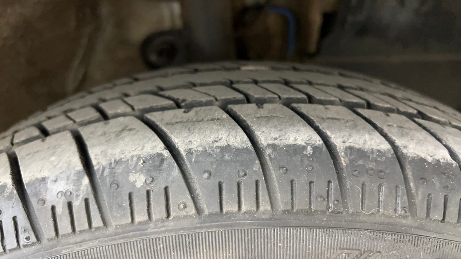 Used 2016 Mahindra KUV100 K8 6 STR Petrol Manual tyres RIGHT FRONT TYRE TREAD VIEW