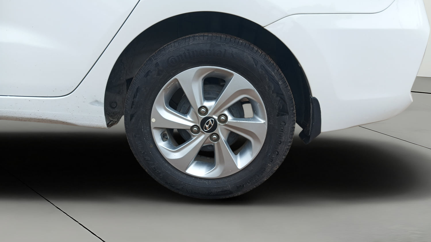 Used 2018 Hyundai Xcent SX Petrol Manual tyres LEFT REAR TYRE RIM VIEW