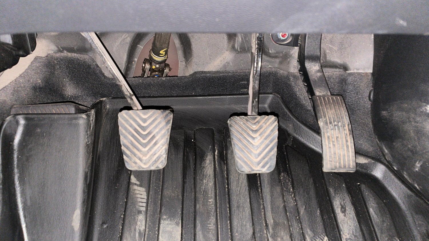 Used 2014 Hyundai Elite i20 Magna 1.2 Petrol Manual interior PEDALS VIEW