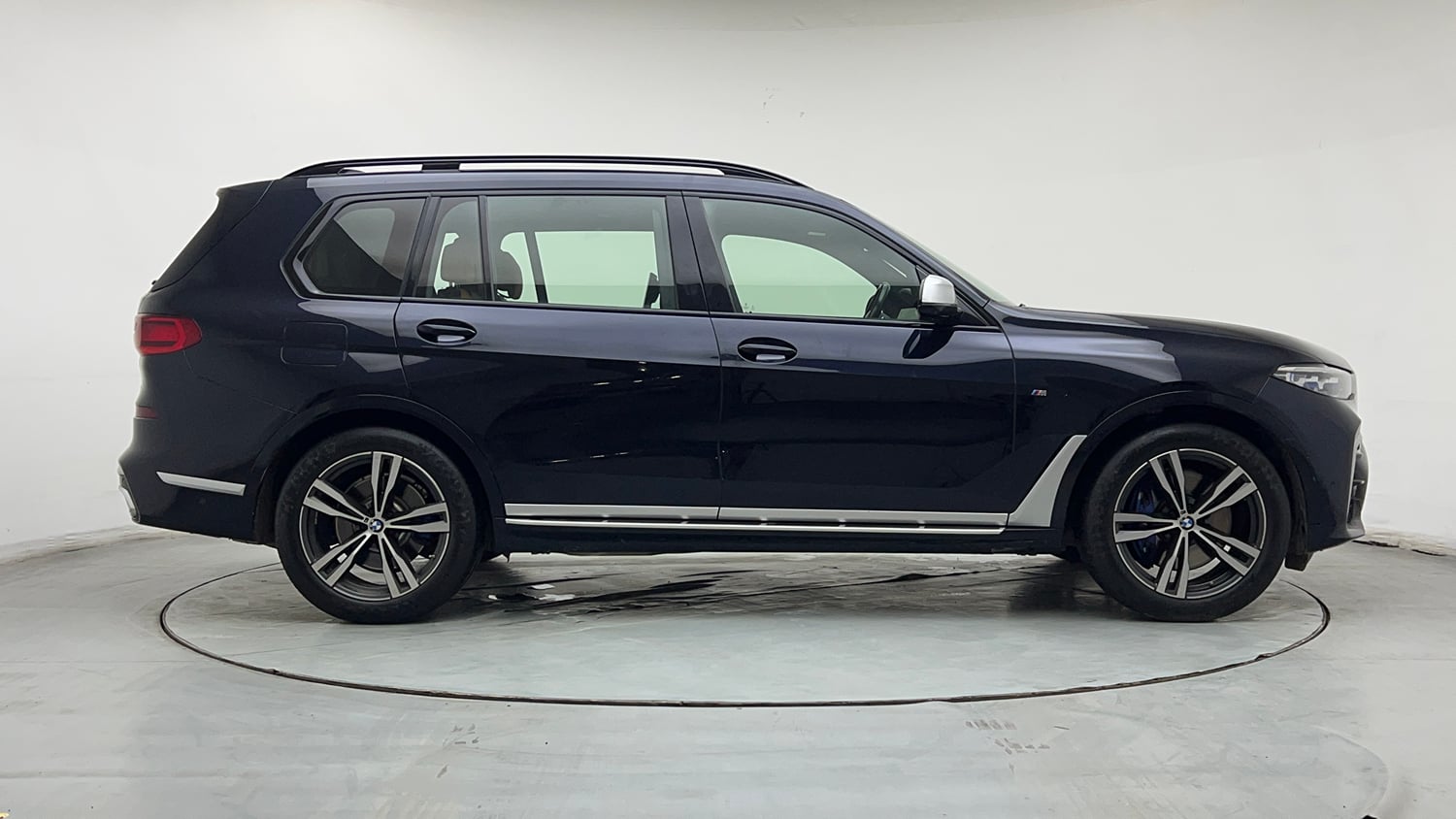 Used 2021 BMW X7 xDrive40i M Sport Petrol Automatic exterior RIGHT SIDE VIEW