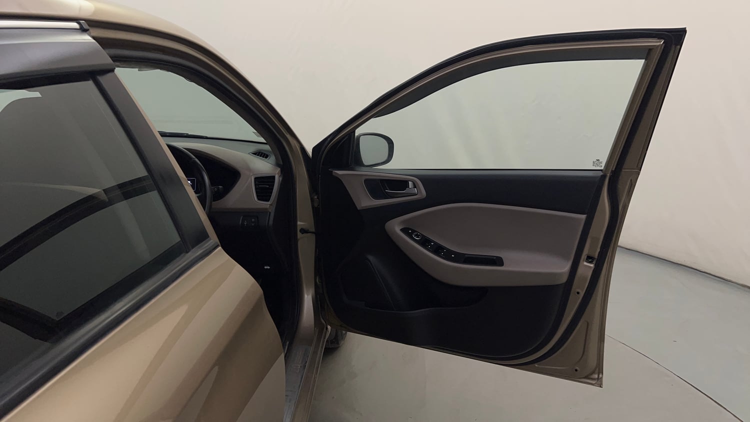 Used 2015 Hyundai Elite i20 Asta 1.2 Petrol Manual interior RIGHT FRONT DOOR OPEN VIEW