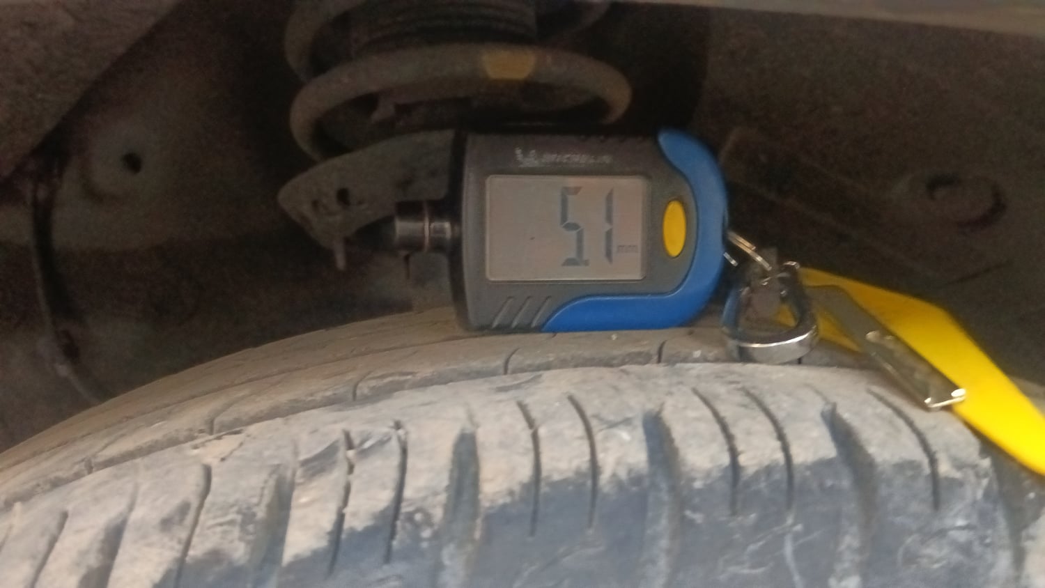 Used 2025 Kia Sonet HTK Plus (O) 1.2 Petrol MT Petrol Manual tyres RIGHT FRONT TYRE TREAD VIEW