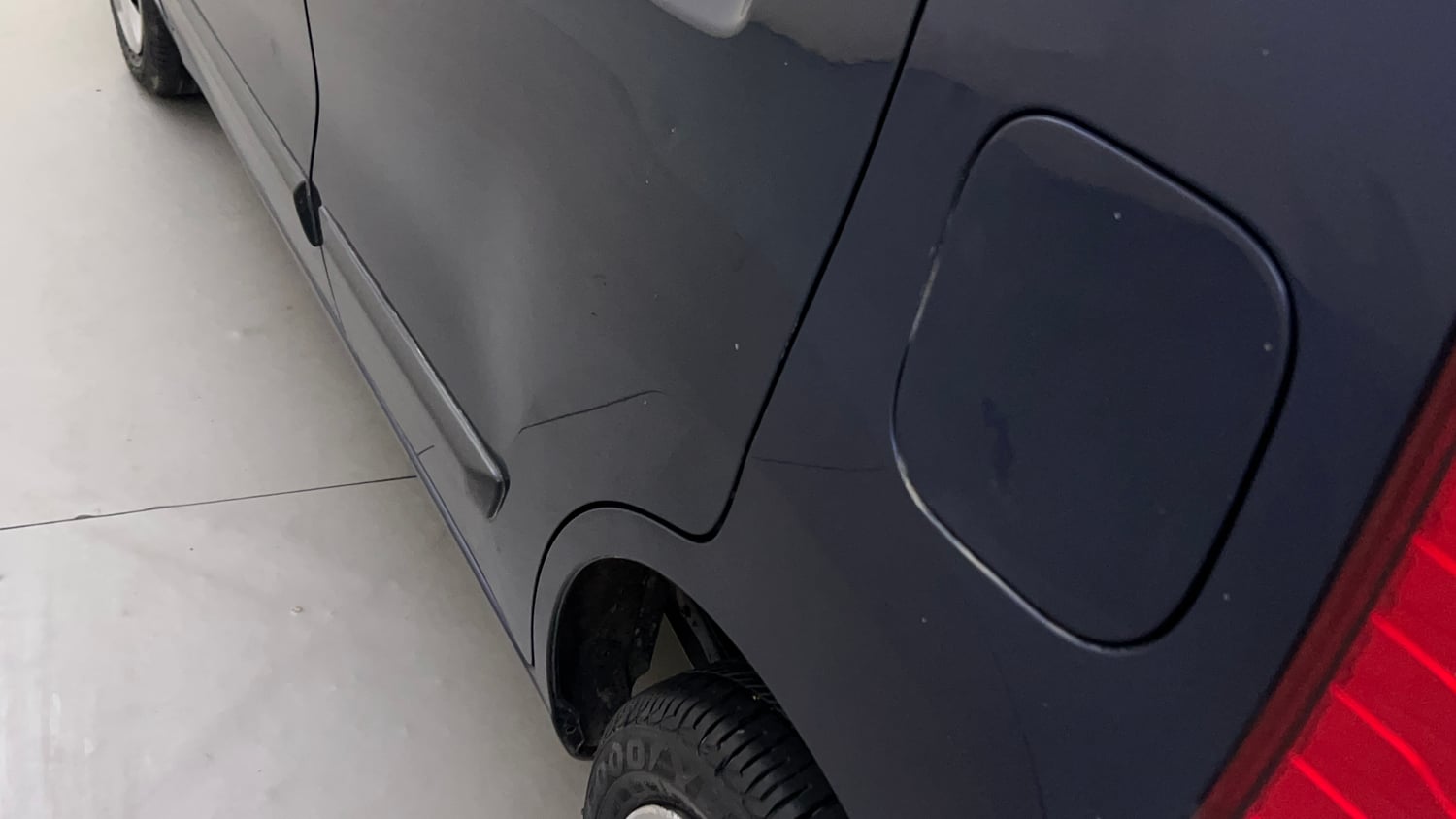 Used 2017 Maruti Suzuki Wagon R 1.0 VXI AMT Petrol Automatic dents MINOR SCRATCH
