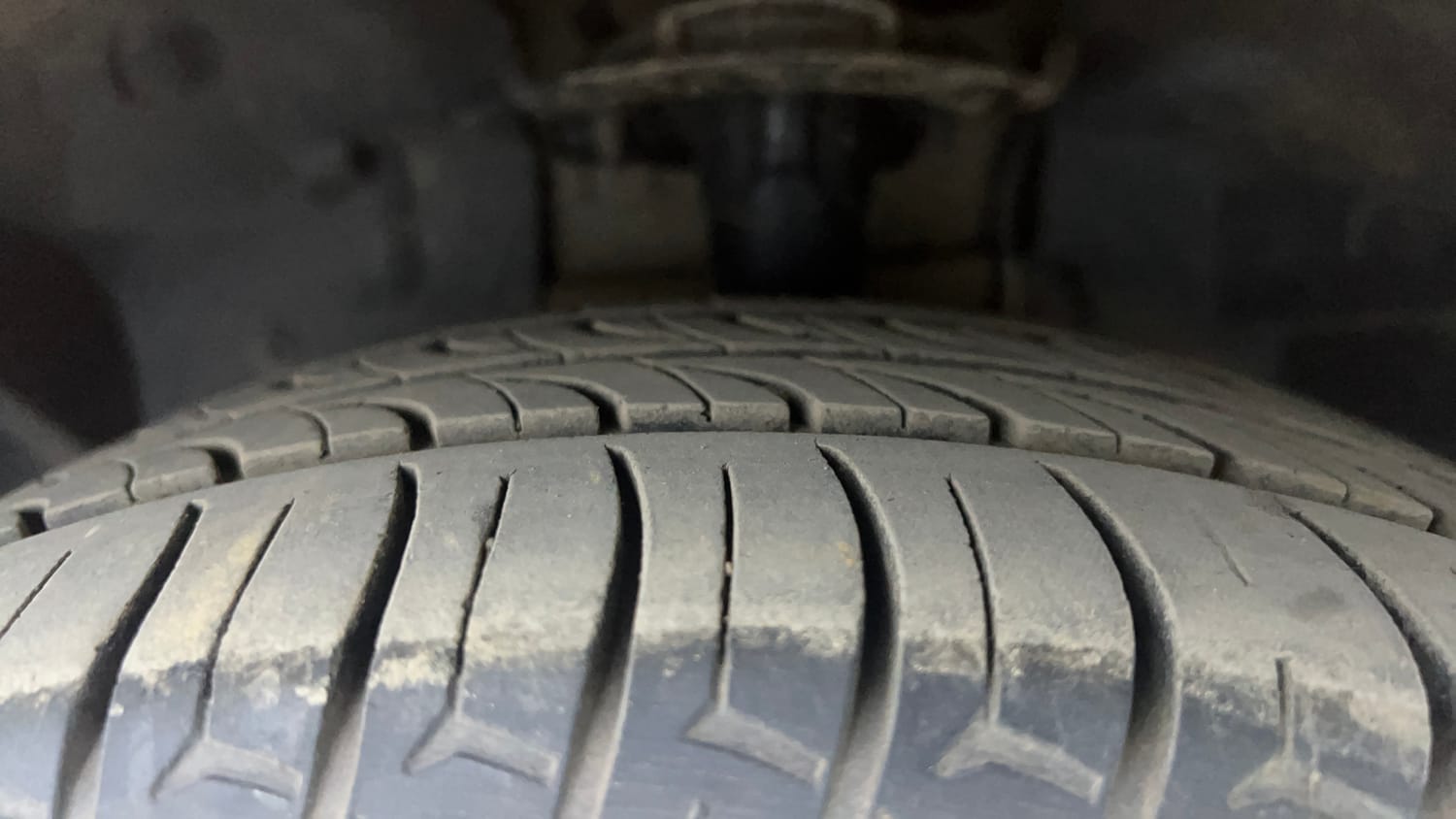 Used 2016 Ford Figo Titanium Plus 1.2 Ti-VCT Petrol Manual tyres LEFT FRONT TYRE TREAD VIEW