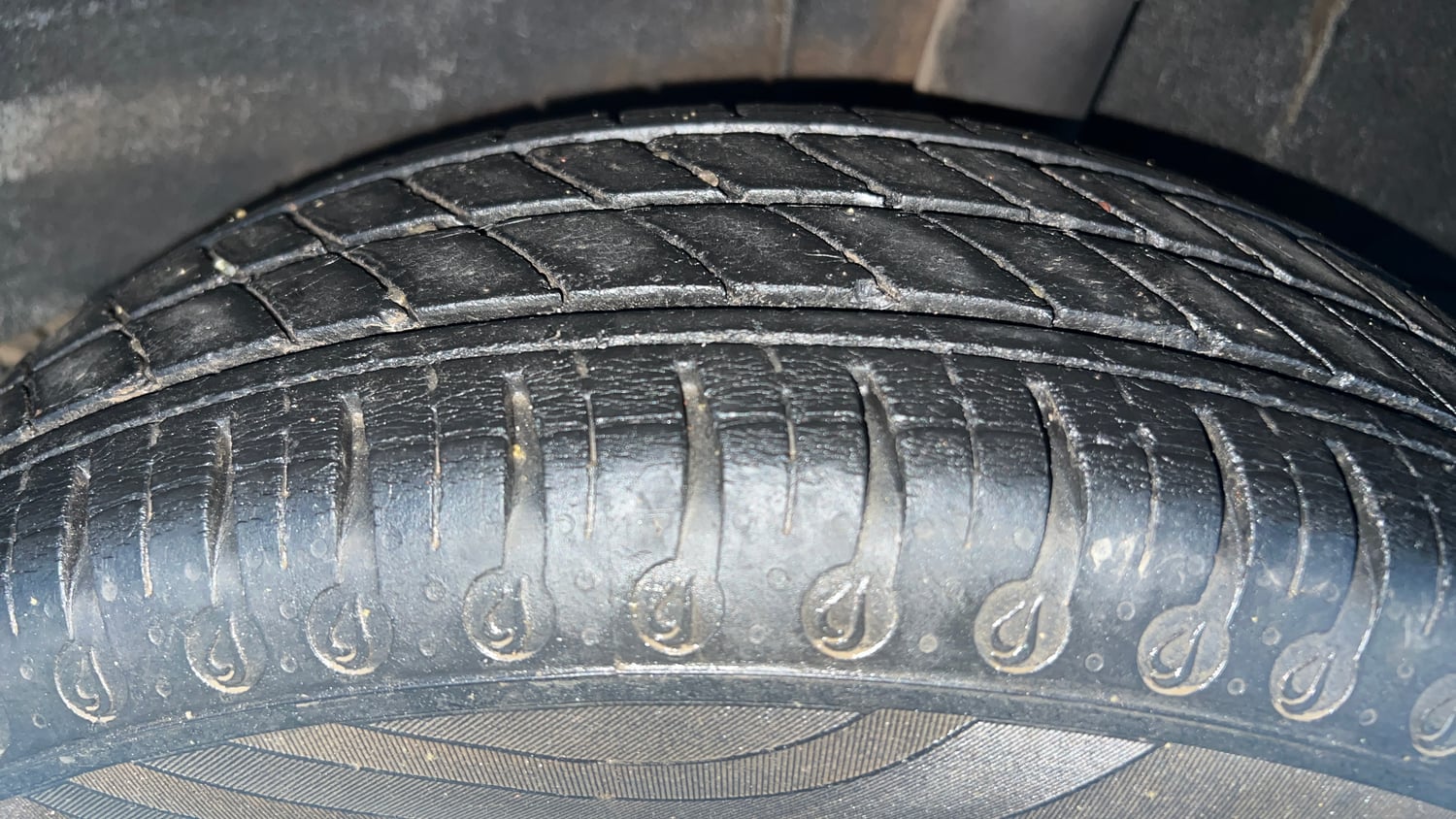 Used 2020 Renault Kwid 1.0 RXT Opt Petrol Manual tyres LEFT REAR TYRE TREAD VIEW