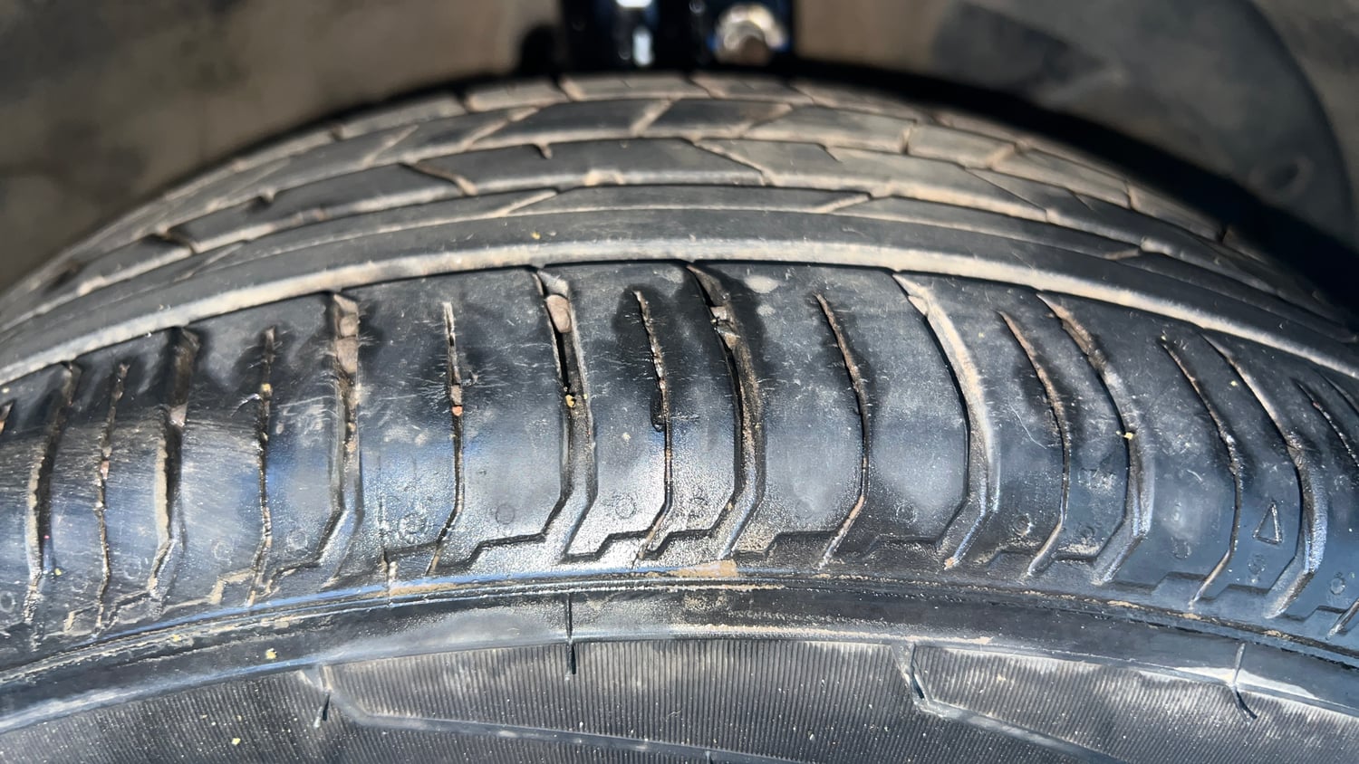 Used 2017 Maruti Suzuki Baleno Zeta 1.2 AT Petrol Automatic tyres RIGHT FRONT TYRE TREAD VIEW
