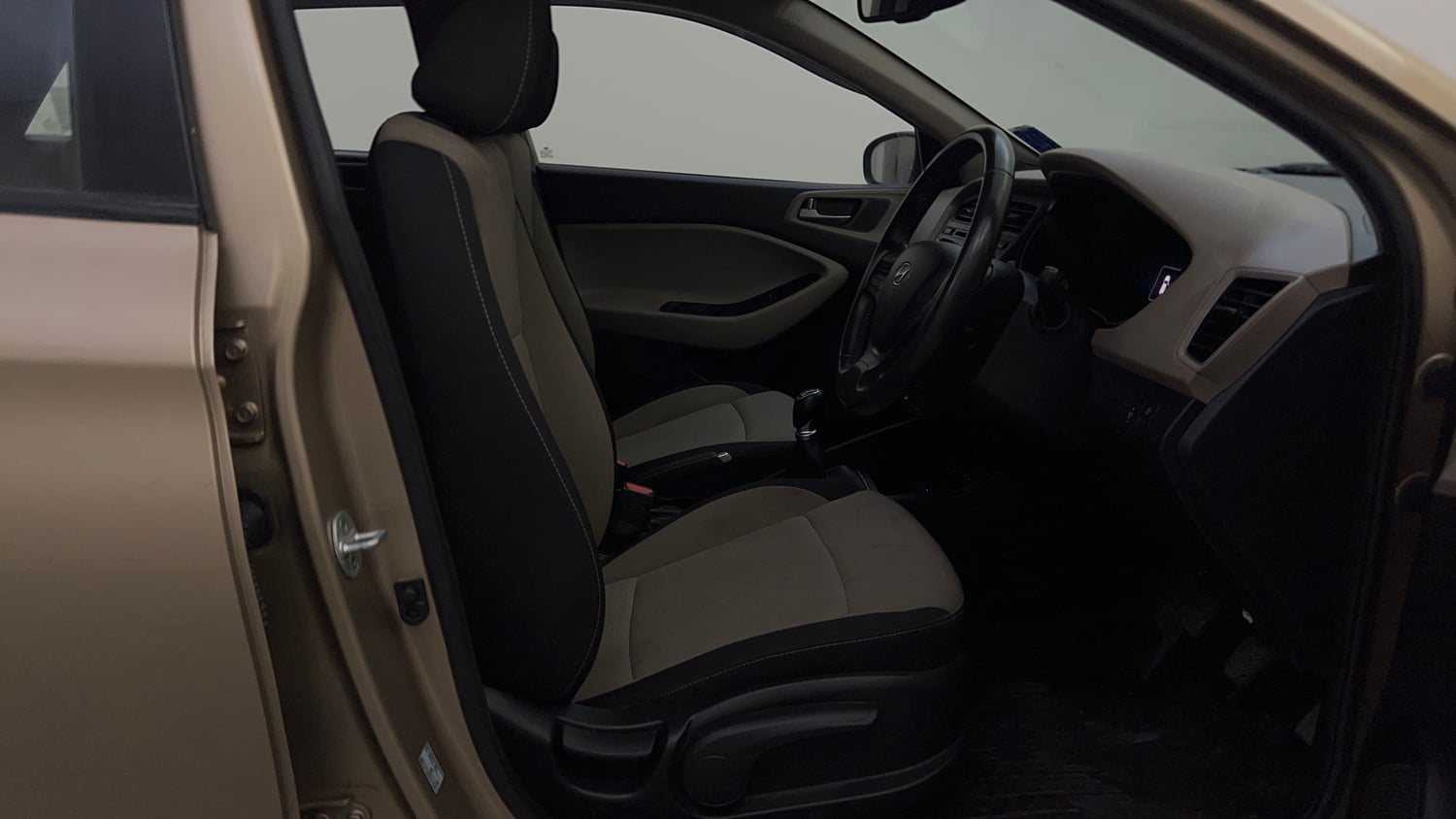 Used 2015 Hyundai Elite i20 Asta 1.2 Petrol Manual interior RIGHT SIDE FRONT DOOR CABIN VIEW