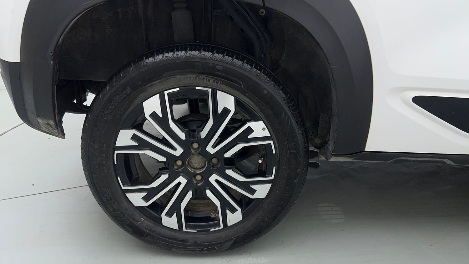 Used 2022 Renault Kiger RXZ Turbo CVT Petrol Automatic tyres RIGHT REAR TYRE RIM VIEW