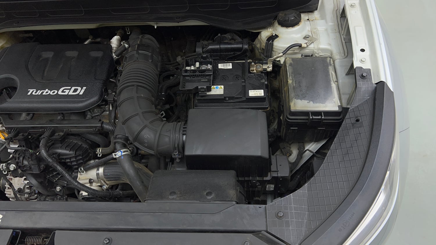 Used 2022 Hyundai Venue S (O) 1.0 Turbo DCT Petrol Automatic engine ENGINE LEFT SIDE VIEW