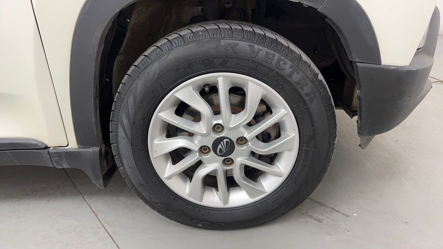 Used 2016 Mahindra KUV100 K8 6 STR Petrol Manual tyres RIGHT FRONT TYRE RIM VIEW