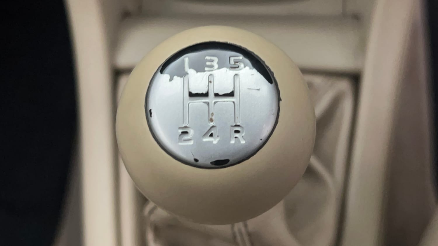 Used 2015 Maruti Suzuki Swift Dzire VXI Petrol Manual interior GEAR  KNOB VIEW