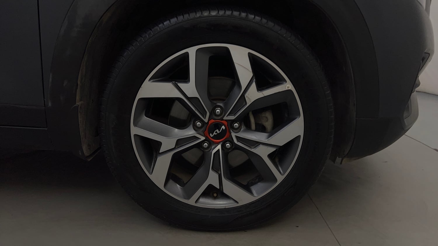 Used 2021 Kia Seltos X Line 1.5 Diesel AT Diesel Automatic tyres RIGHT FRONT TYRE RIM VIEW
