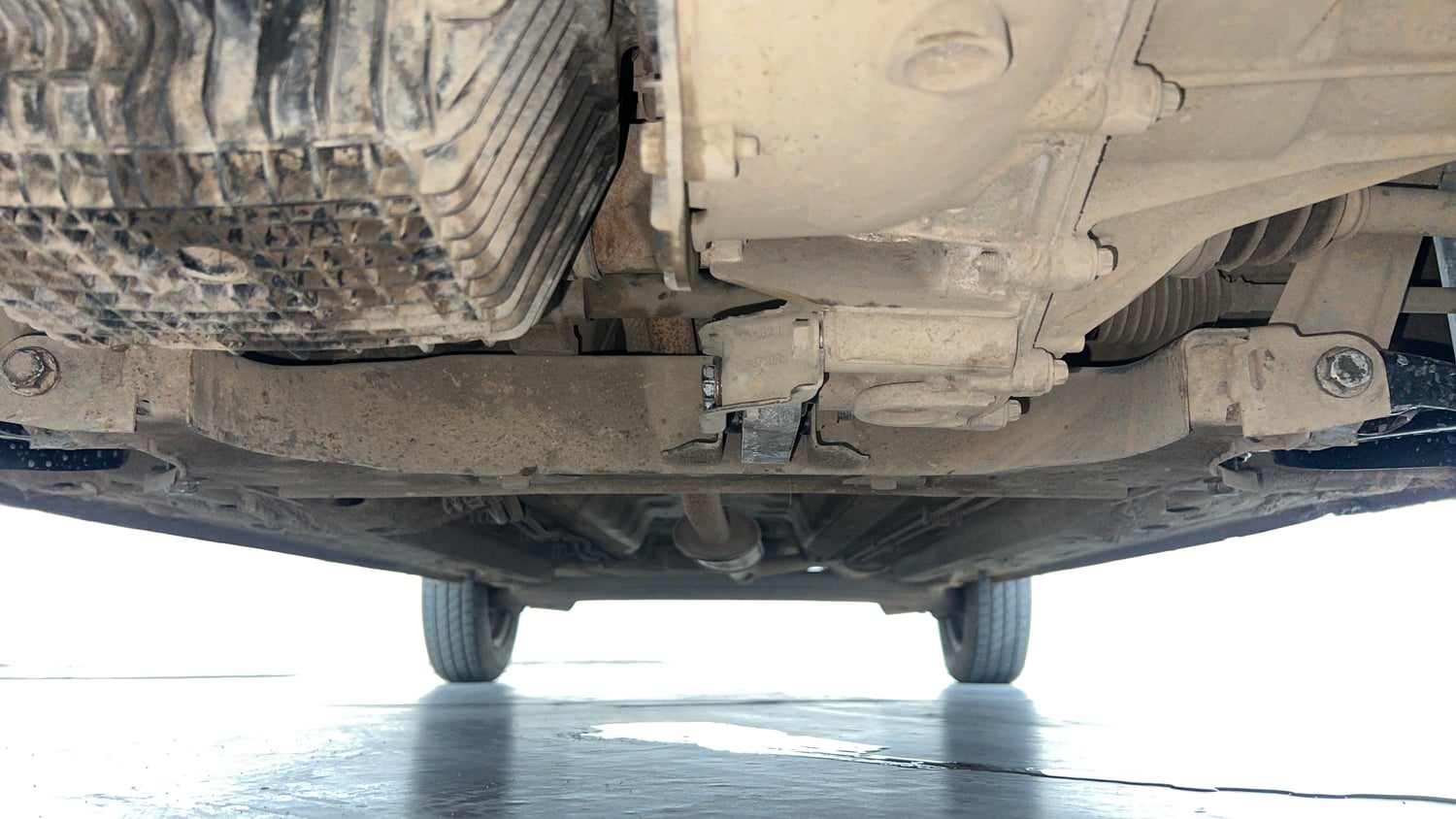 Used 2021 Renault Kwid RXT 1.0 (O) Petrol Manual extra FRONT LEFT UNDERBODY VIEW