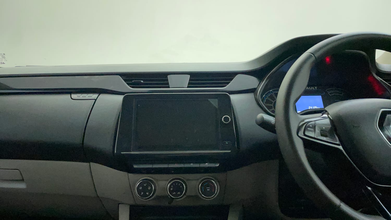 Used 2024 Renault Triber RXT Petrol Manual interior MUSIC SYSTEM & AC CONTROL VIEW