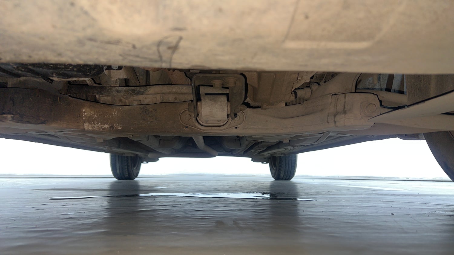 Used 2017 Hyundai Elite i20 Magna Executive 1.2 Petrol Manual extra FRONT LEFT UNDERBODY VIEW