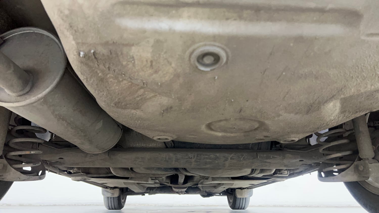 Used 2014 Volkswagen Vento Highline Petrol Petrol Manual extra REAR UNDERBODY VIEW (TAKEN FROM REAR)