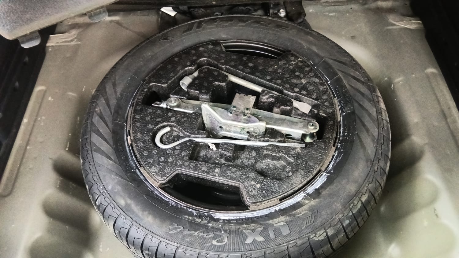 Used 2019 Maruti Suzuki Vitara Brezza [2016-2020] ZDi Diesel Manual tyres SPARE TYRE VIEW
