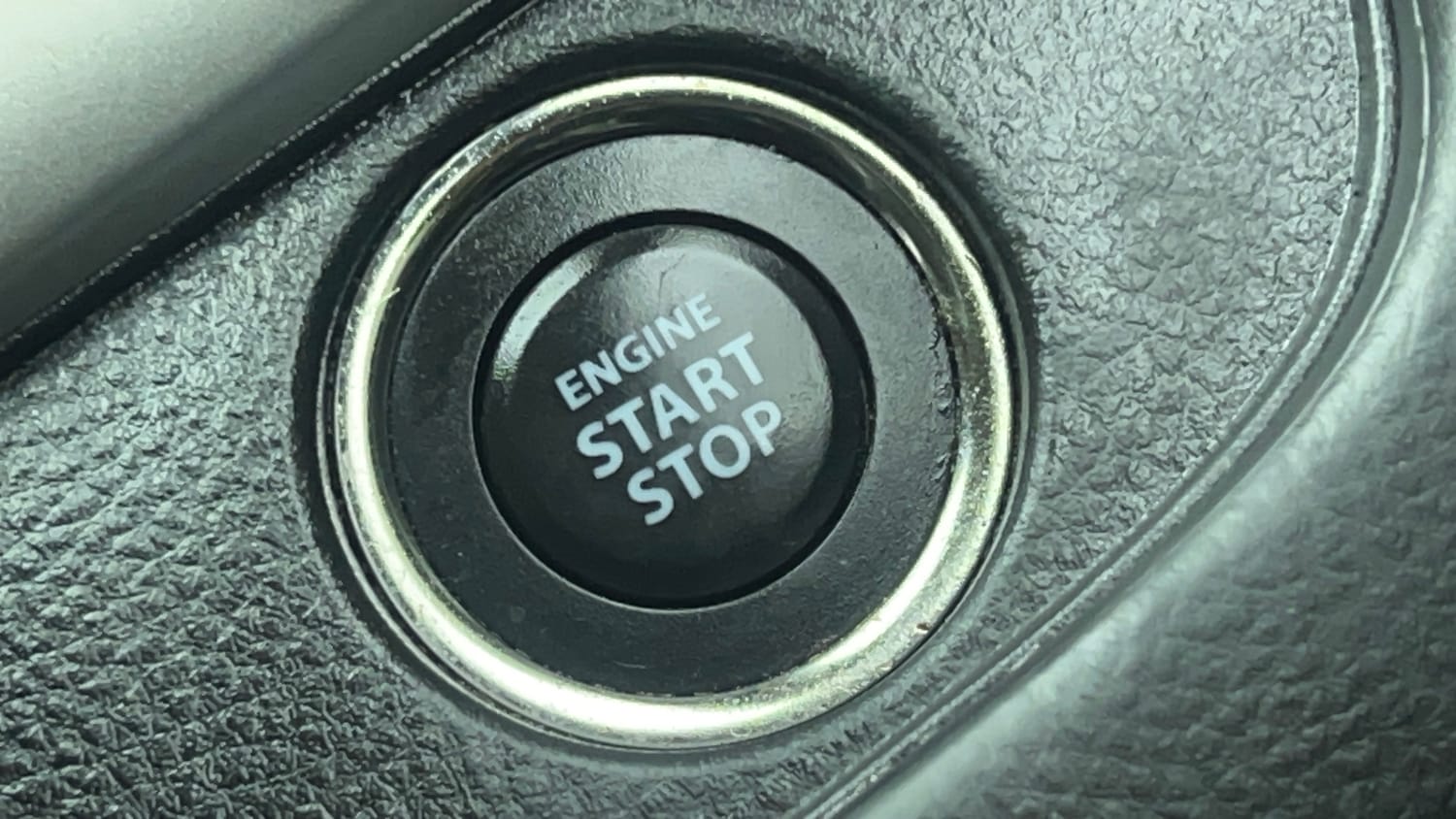 Used 2017 Maruti Suzuki Swift ZXi Petrol Manual top_features Keyless start
