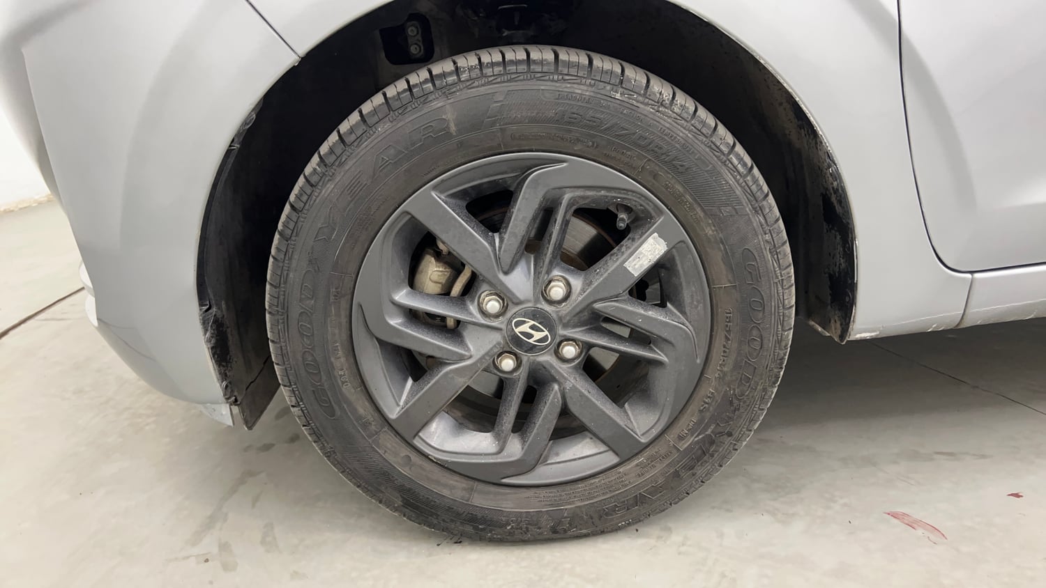 Used 2021 Hyundai Grand i10 Nios Sportz AMT 1.2 Kappa VTVT Petrol Automatic tyres LEFT FRONT TYRE RIM VIEW