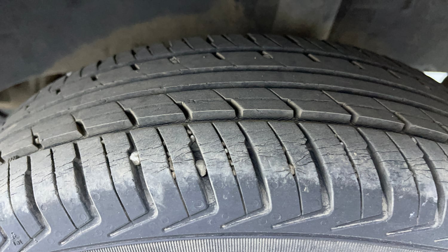 Used 2018 Renault Kwid 1.0 RXT Petrol Manual tyres LEFT REAR TYRE TREAD VIEW