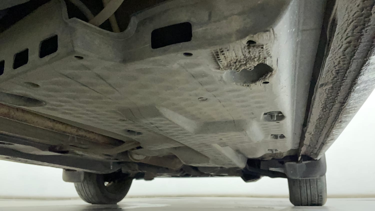Used 2014 Volkswagen Polo Highline1.2L (P) Petrol Manual extra REAR RIGHT UNDERBODY VIEW
