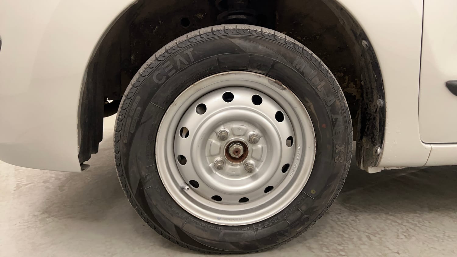 Used 2014 Maruti Suzuki Wagon R LXI CNG Cng Manual tyres LEFT FRONT TYRE RIM VIEW