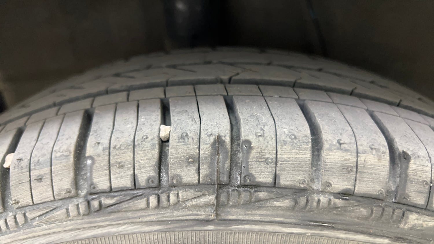 Used 2021 Hyundai Grand i10 Nios Sportz AMT 1.2 Kappa VTVT Petrol Automatic tyres RIGHT REAR TYRE TREAD VIEW