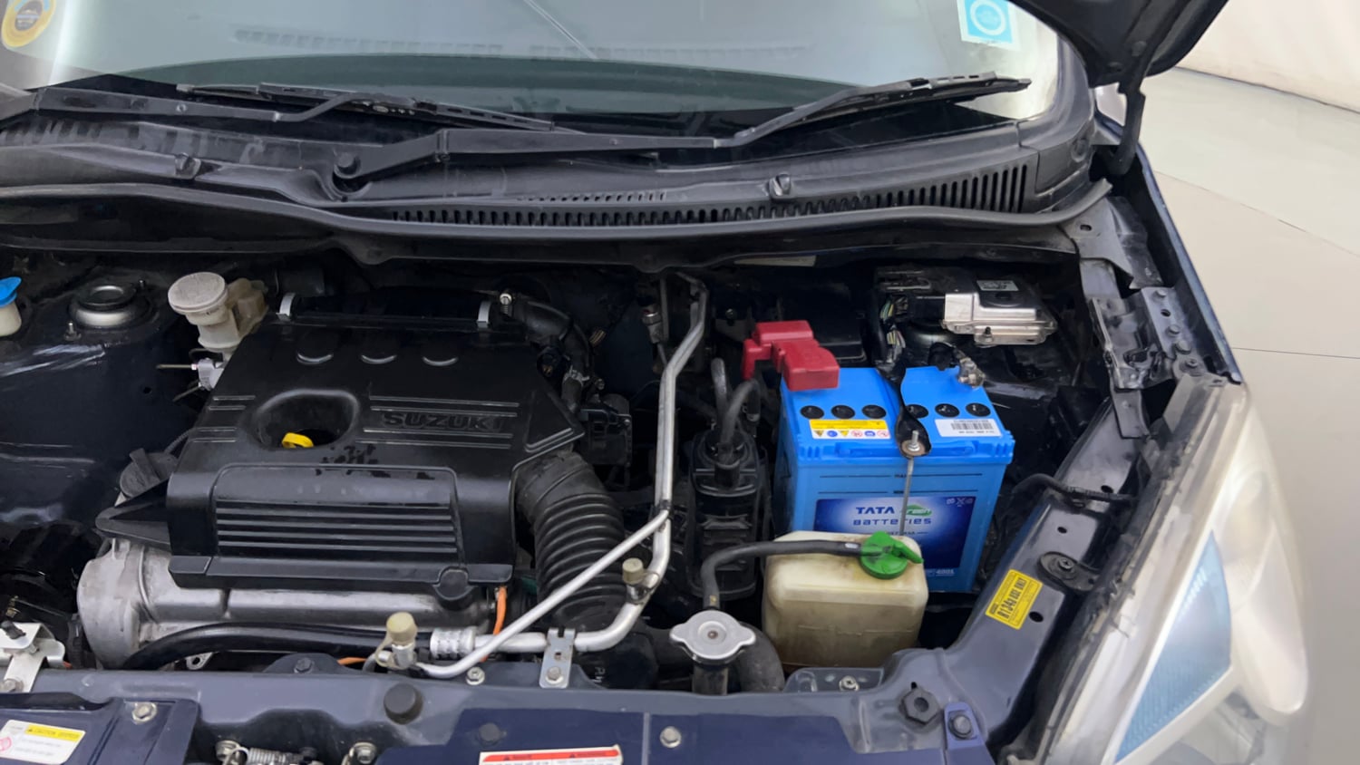 Used 2017 Maruti Suzuki Wagon R 1.0 VXI AMT Petrol Automatic engine ENGINE LEFT SIDE HINGE & APRON VIEW