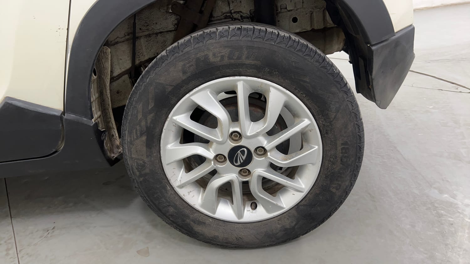 Used 2016 Mahindra KUV100 K8 6 STR Petrol Manual tyres LEFT REAR TYRE RIM VIEW