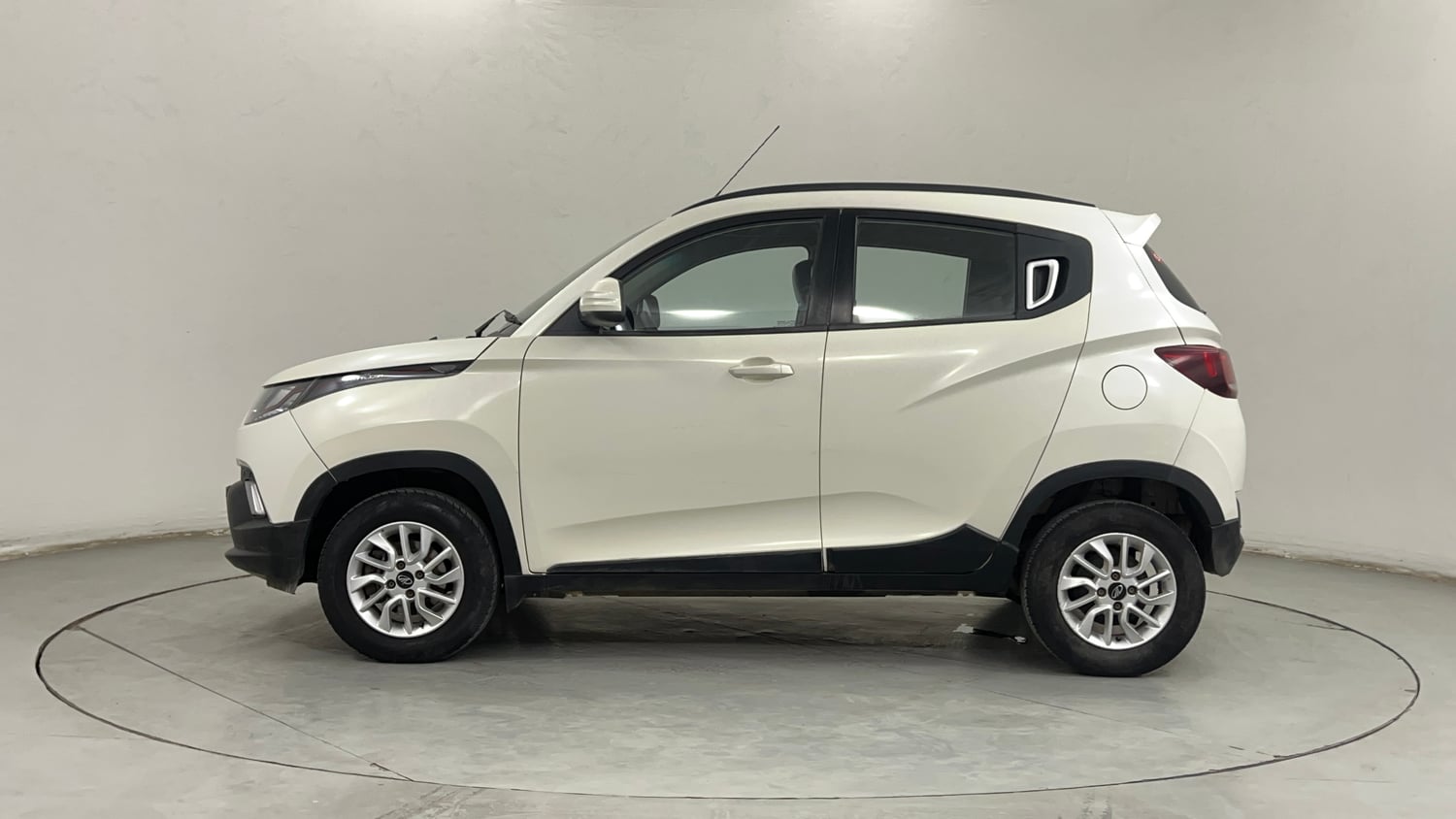 Used 2016 Mahindra KUV100 K8 6 STR Petrol Manual exterior LEFT SIDE VIEW
