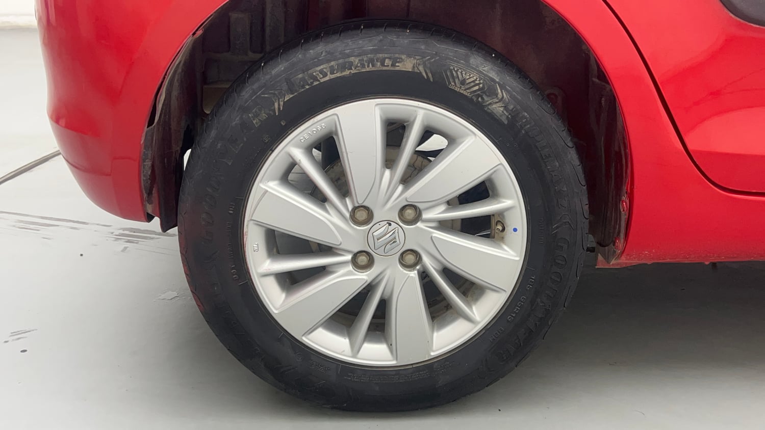 Used 2017 Maruti Suzuki Swift ZXi Petrol Manual tyres RIGHT REAR TYRE RIM VIEW