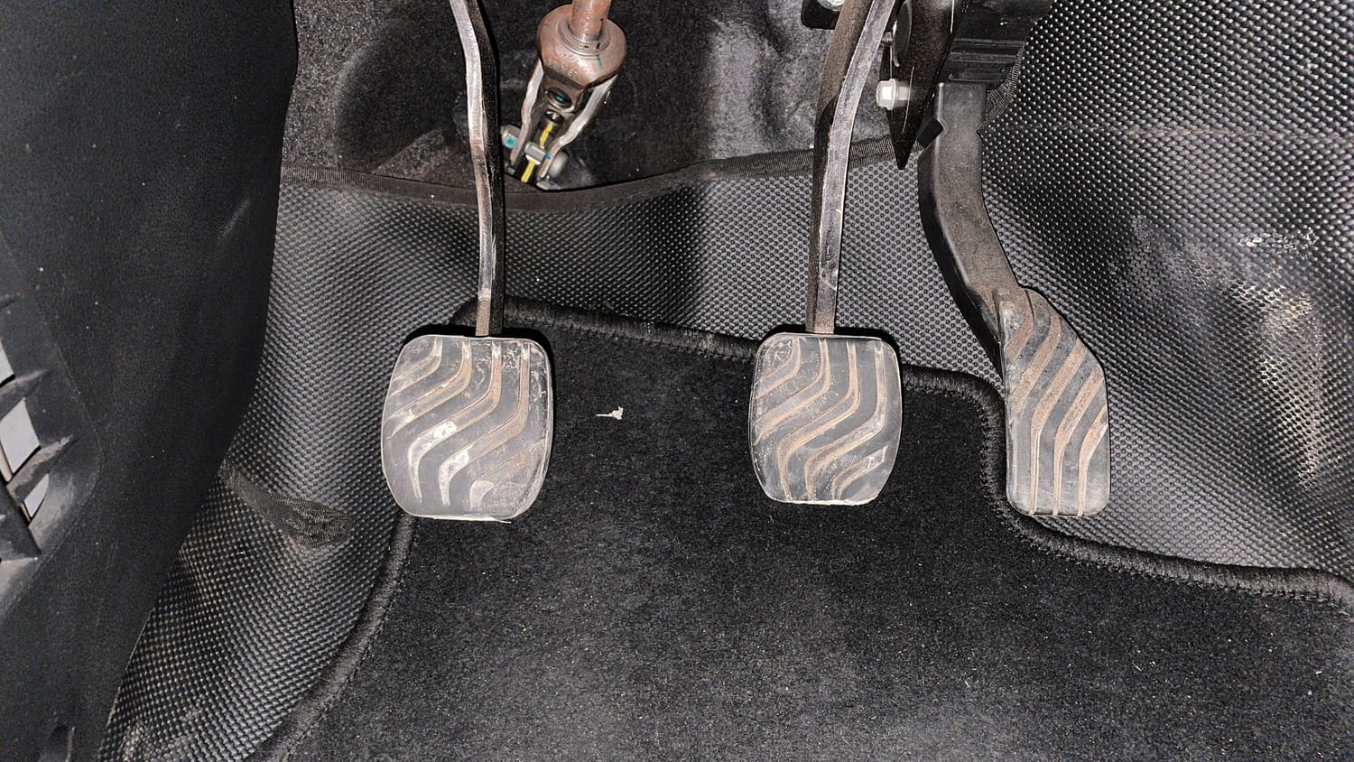 Used 2024 Renault Triber RXT Petrol Manual interior PEDALS VIEW